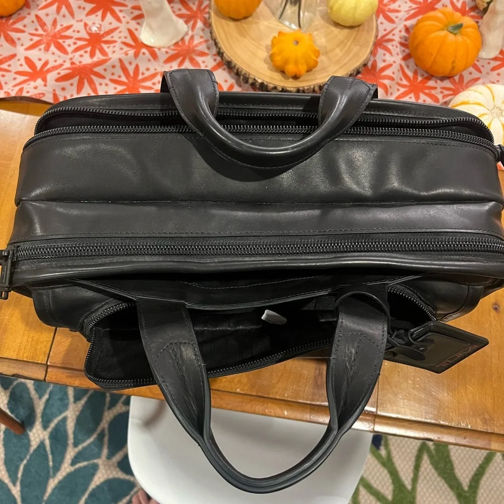 Tumi Black Leather Men's Business Briefcase